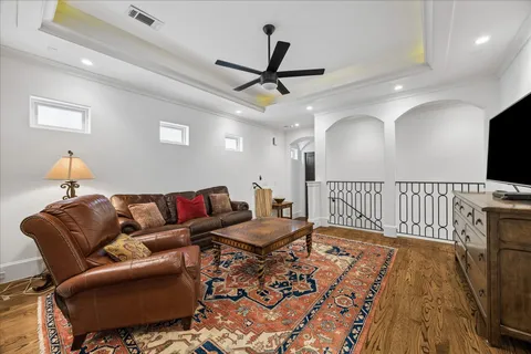 $899,000 | 1525 Early Lane, Houston, TX 77055