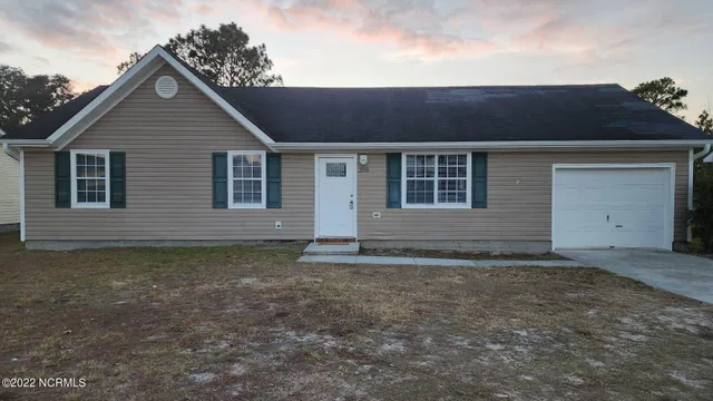 $1,525 | 208 South Ginger Drive, Hubert, NC 28539