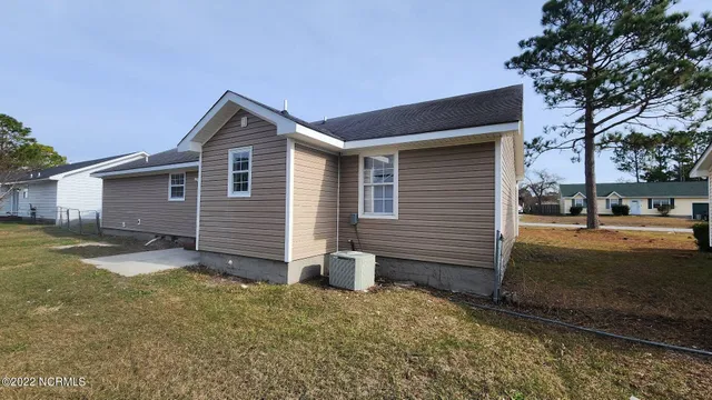 $1,525 | 208 South Ginger Drive, Hubert, NC 28539