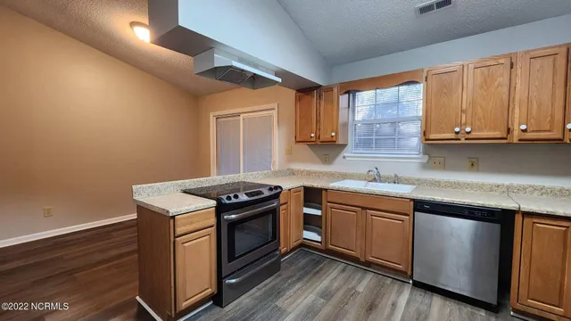 $1,525 | 208 South Ginger Drive, Hubert, NC 28539