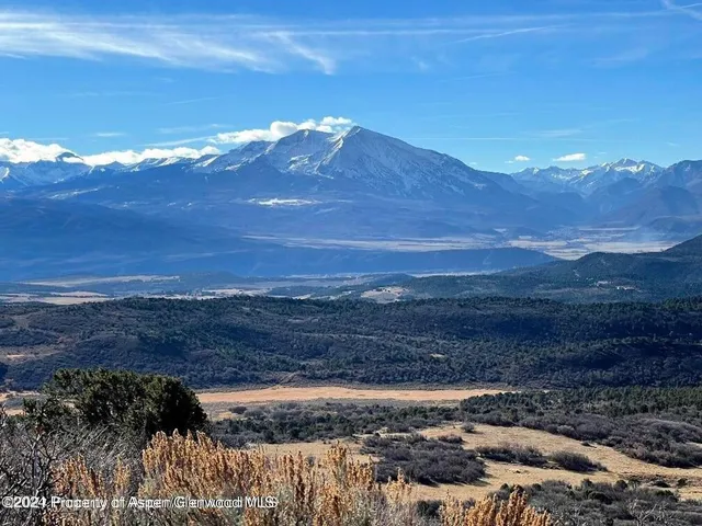 a view of outside area