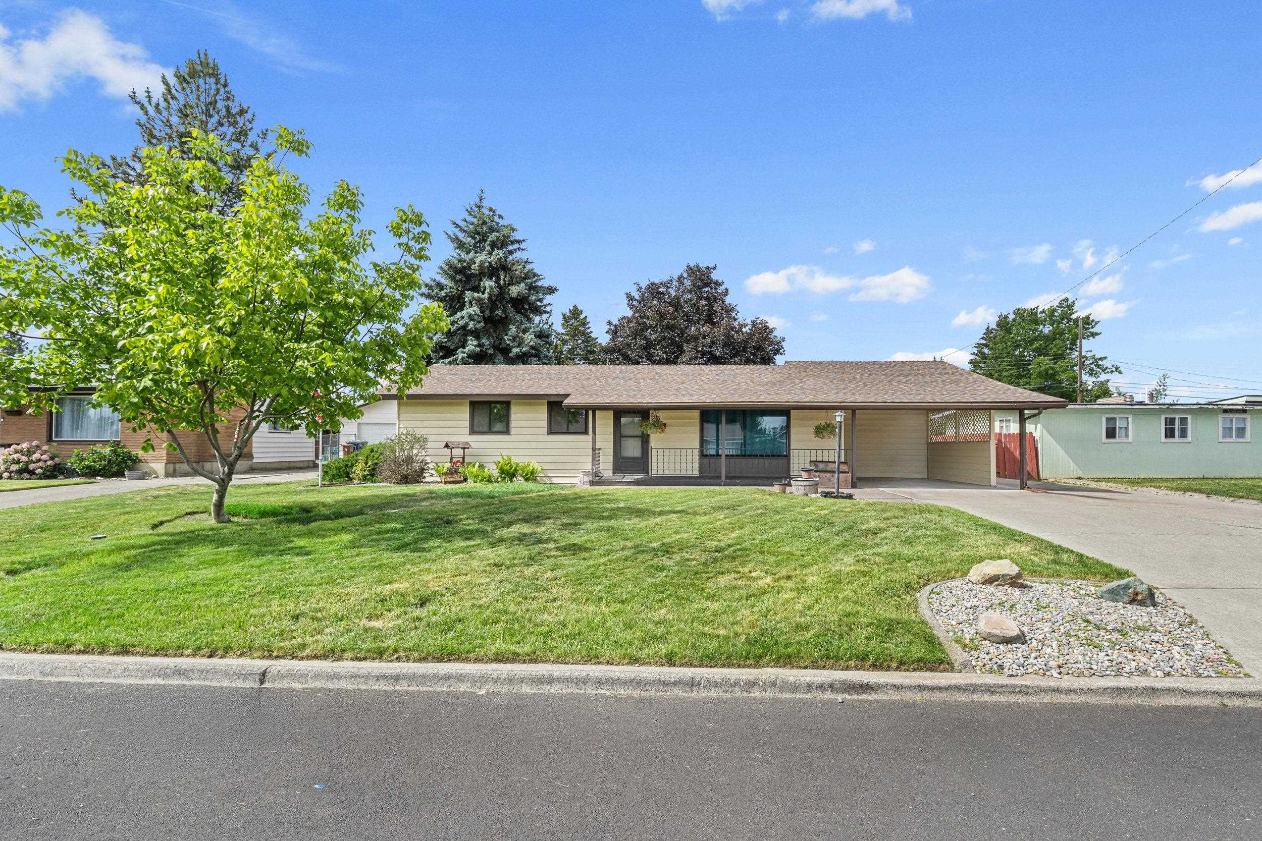 412 East Cozza Drive Spokane, WA 99208 - Photo 1 of 39