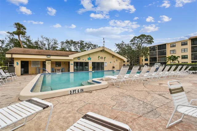 $117,900 | 515 30th Avenue West, Unit H210, Bradenton, FL 34205