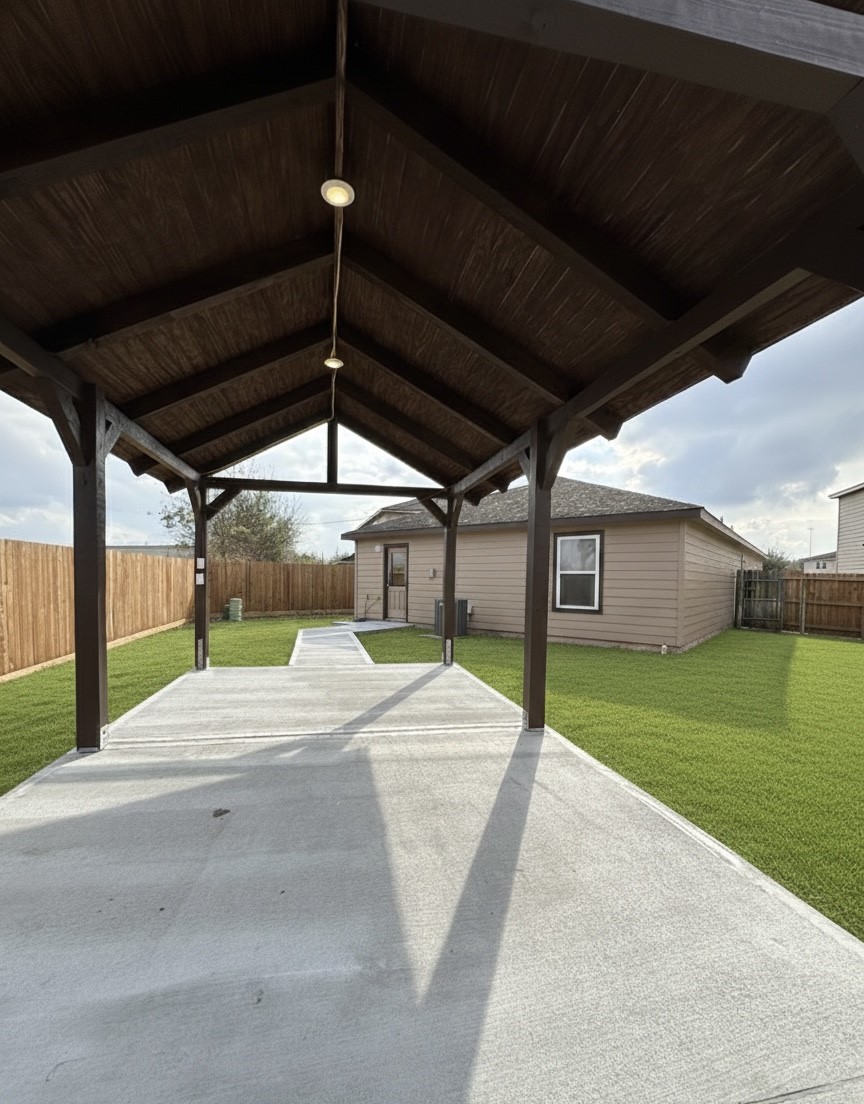 a view of a backyard of the house