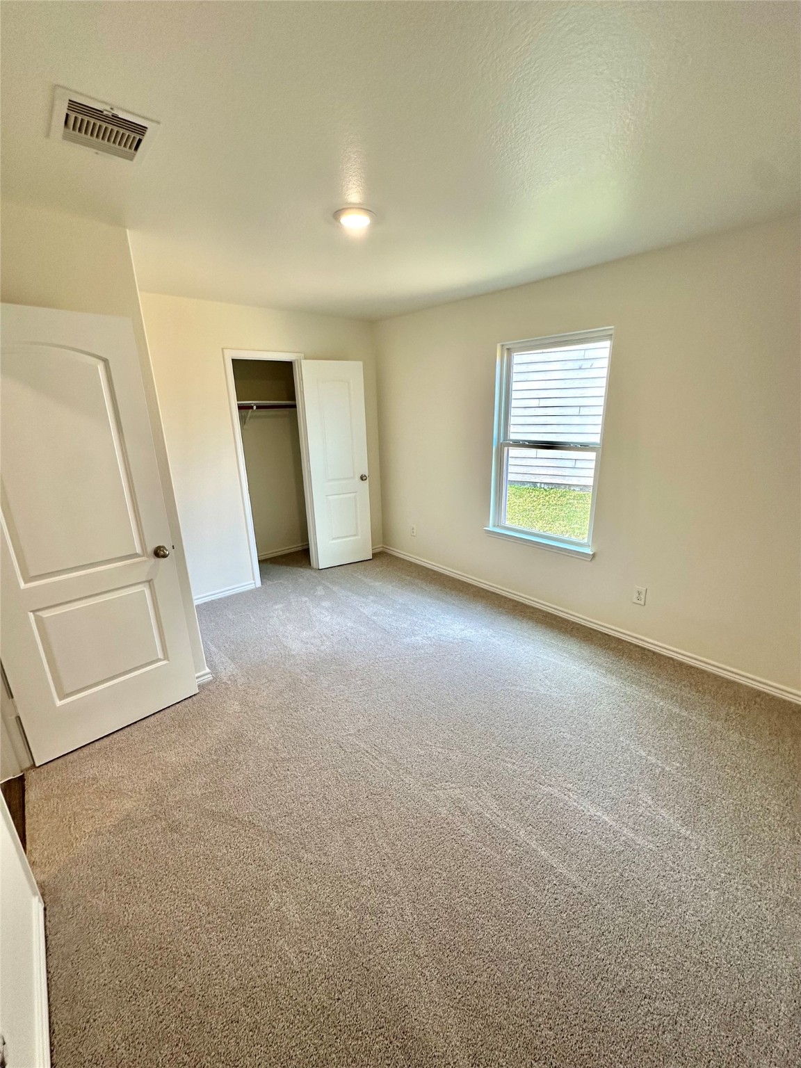 11203 Hall Ridge Court Houston, TX 77075 - Photo 16 of 21 an empty room with windows and closet