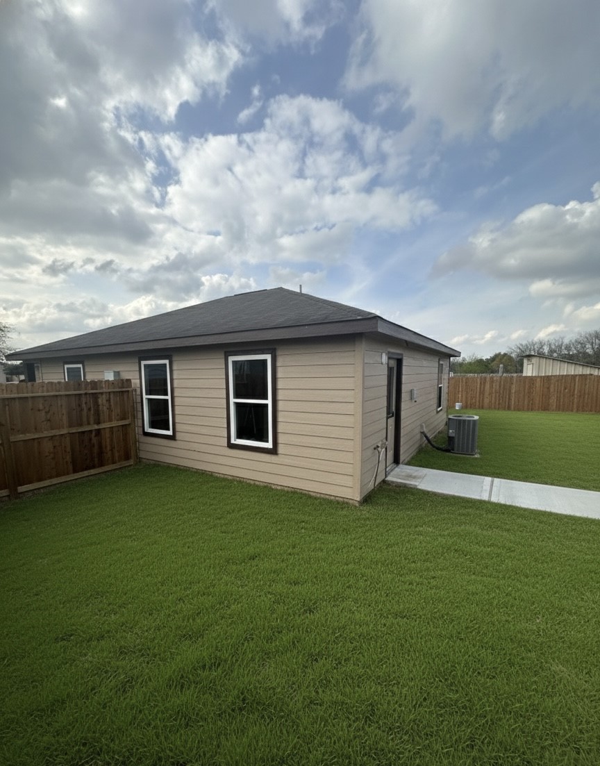 11203 Hall Ridge Court Houston, TX 77075 - Photo 21 of 21 a backyard of a house with lots of green space
