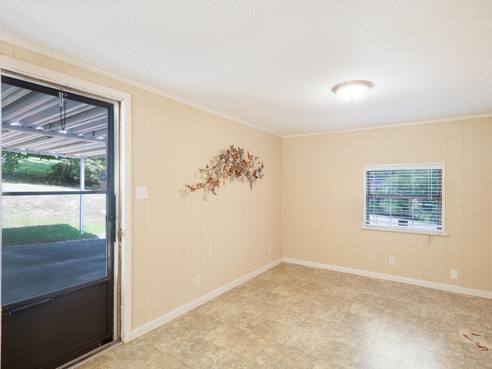 806 Munro Road Chattanooga, TN 37415 - Photo 3 of 21 Entry into Den