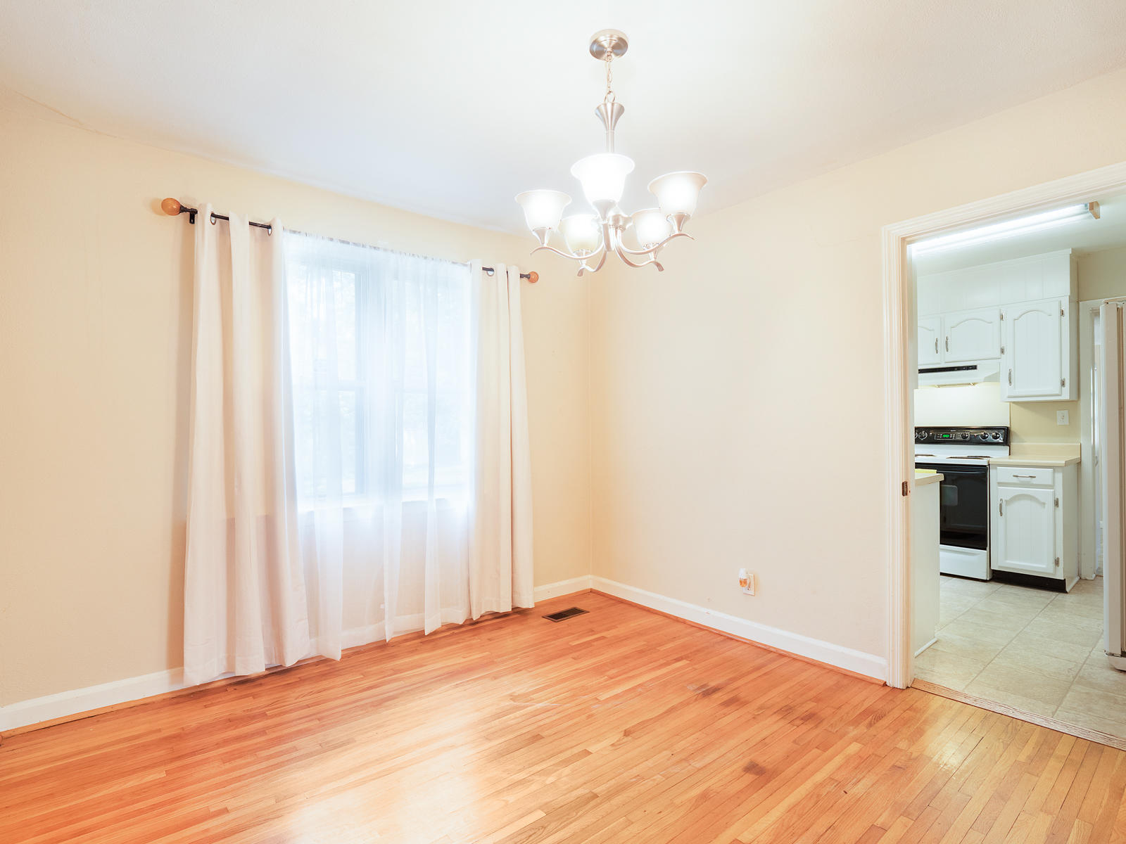 806 Munro Road Chattanooga, TN 37415 - Photo 6 of 21 Dining Room
