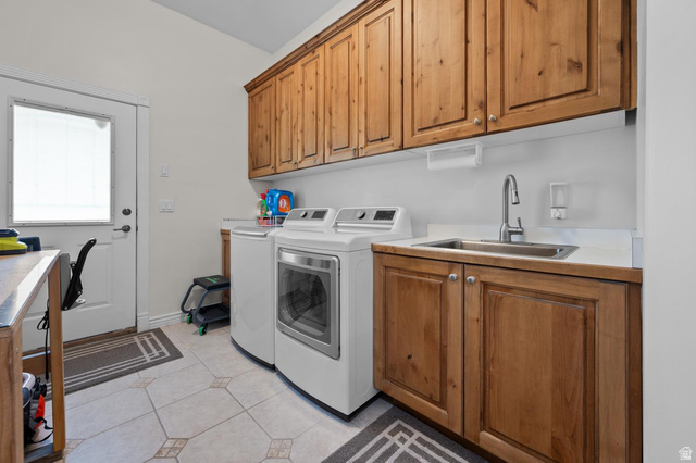 708 Eagle Rdg Drive Bountiful, UT 84010 - Photo 49 of 69 Main floor laundry room