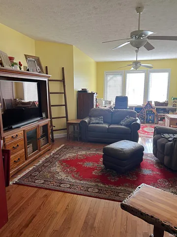 $405,000 | 250 Willow Lane, Linton, IN 47441