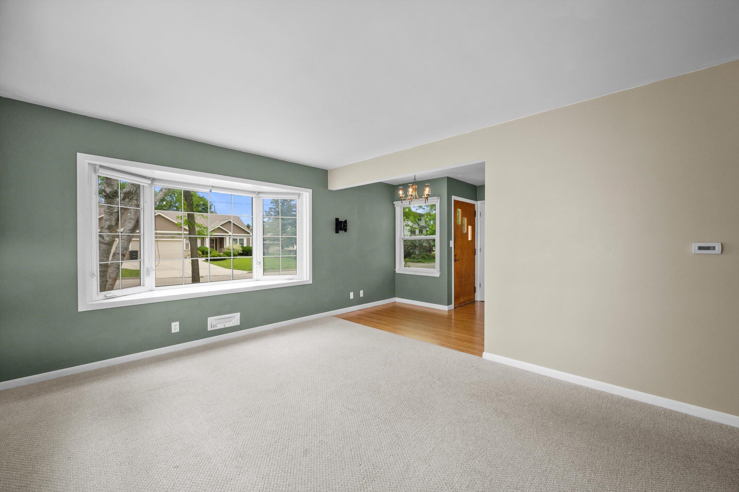 12723 West Colfax Place Butler, WI 53007 - Photo 12 of 35 Living Room