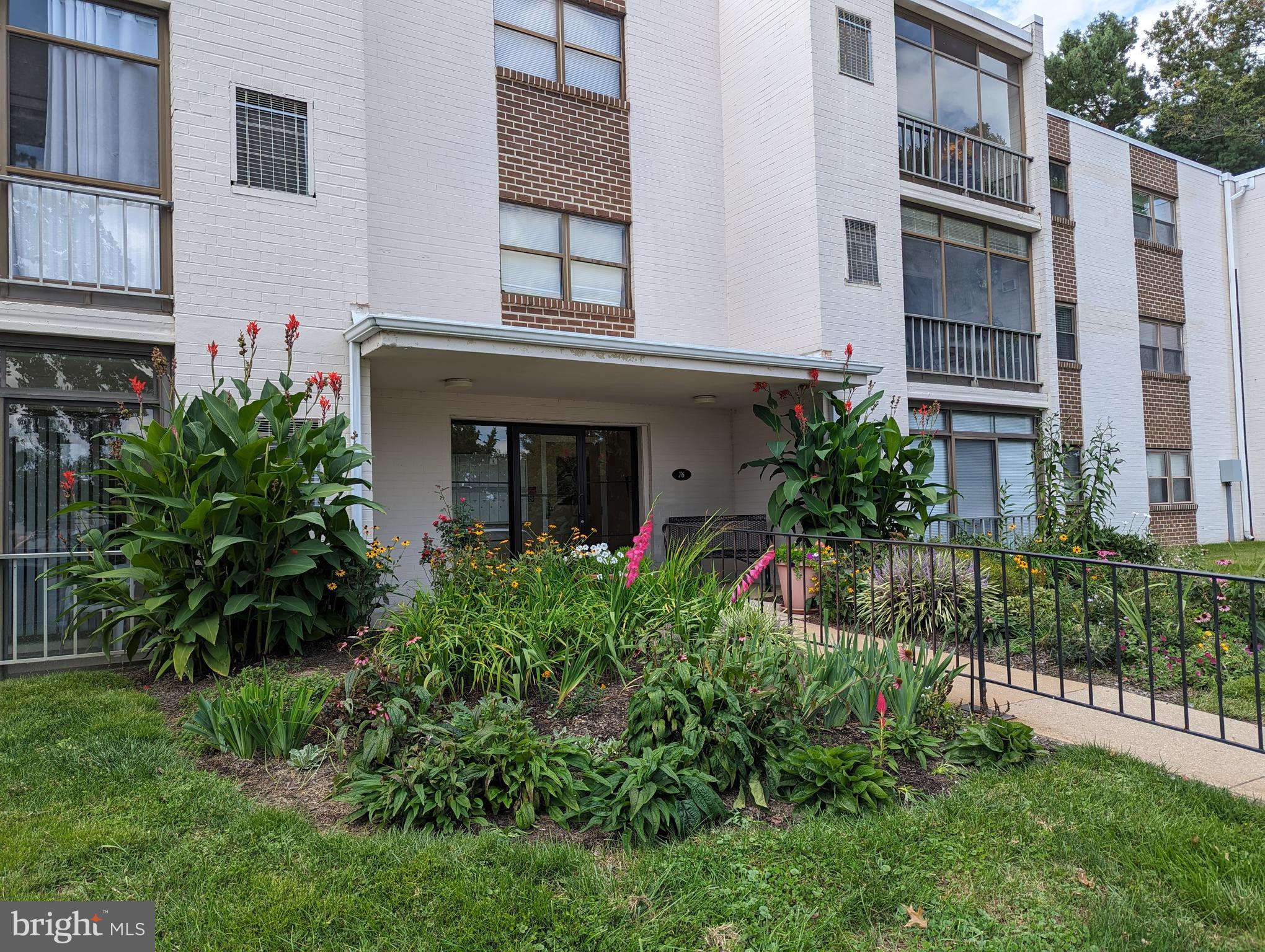 76 Welsh Tract Road, Unit F109 Newark, DE 19713 - Photo 1 of 31 a front view of a house with a garden