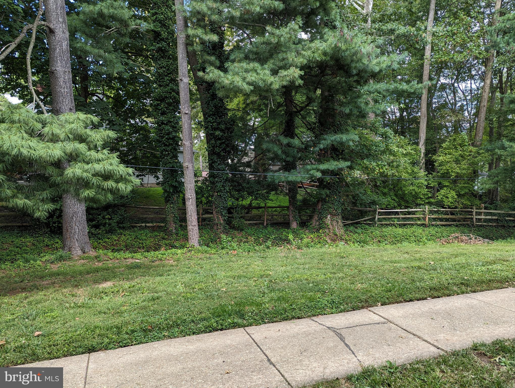 76 Welsh Tract Road, Unit F109 Newark, DE 19713 - Photo 16 of 31 a backyard of a house with lots of green space
