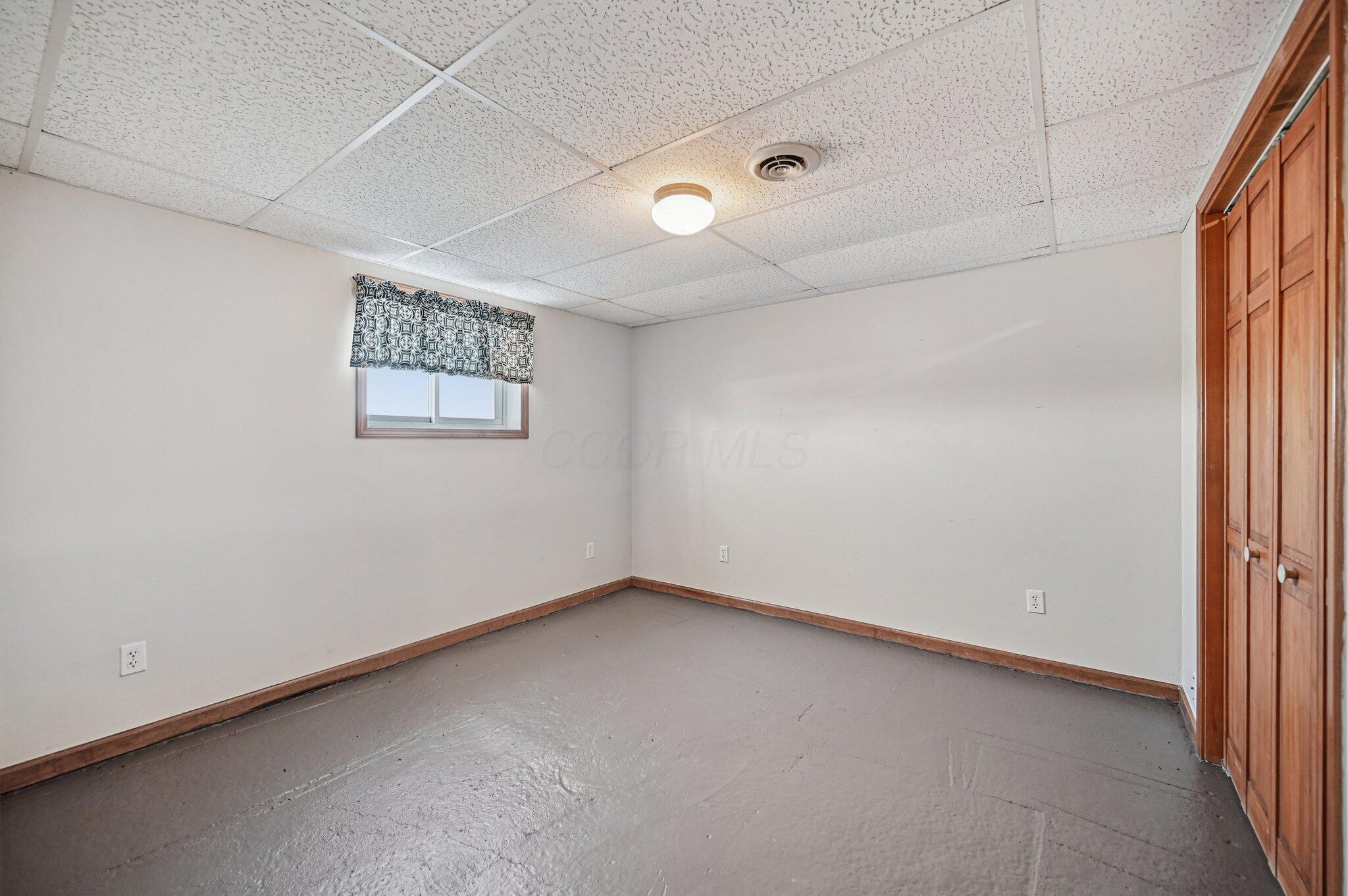 3100 Durant Road Zanesville, OH 43701 - Photo 21 of 48 Lower lever Room 2