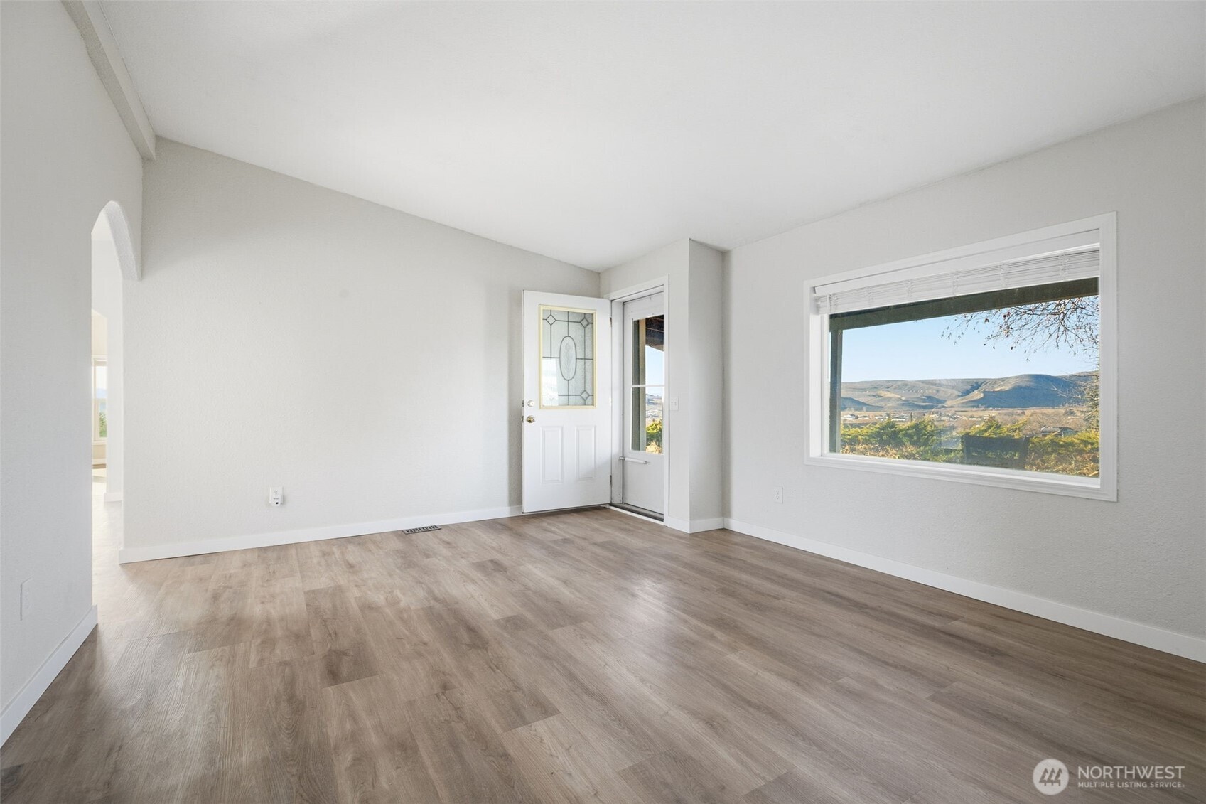 401 Clemans View Road Selah, WA 98942 - Photo 16 of 28 a view of an empty room with wooden floor and a window