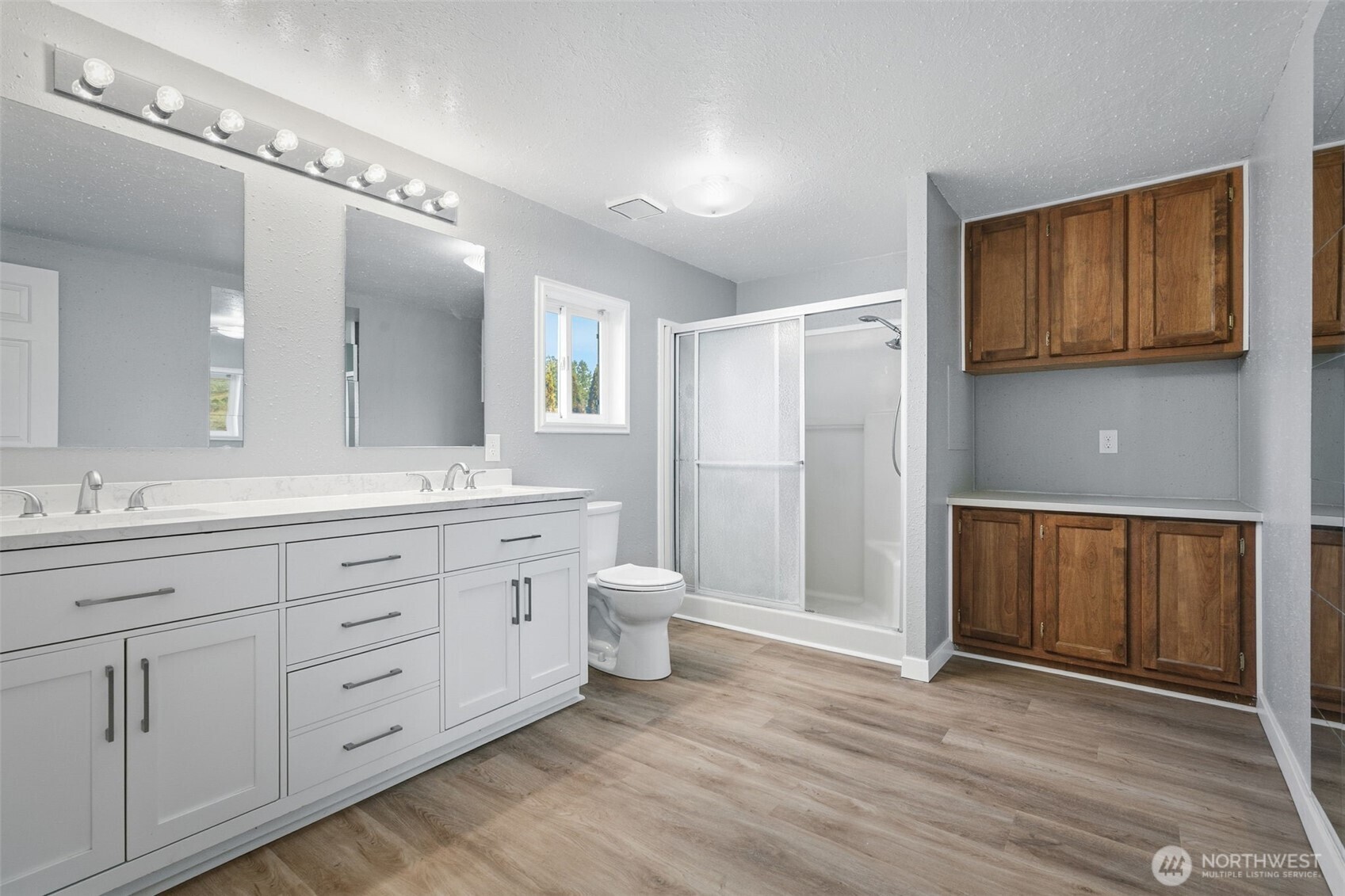 401 Clemans View Road Selah, WA 98942 - Photo 25 of 28 a spacious bathroom with a granite countertop double vanity sink a mirror and a toilet