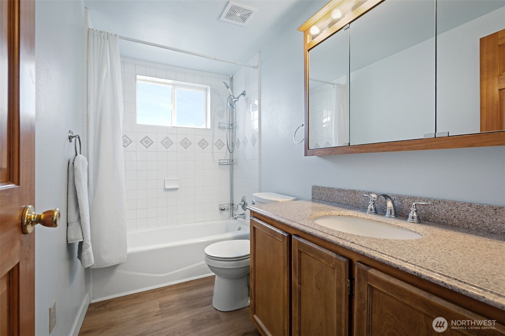 401 Clemans View Road Selah, WA 98942 - Photo 28 of 28 a bathroom with a sink toilet and shower