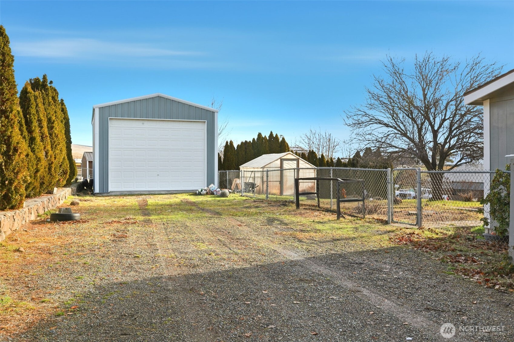 401 Clemans View Road Selah, WA 98942 - Photo 4 of 28 a view of a house with a yard
