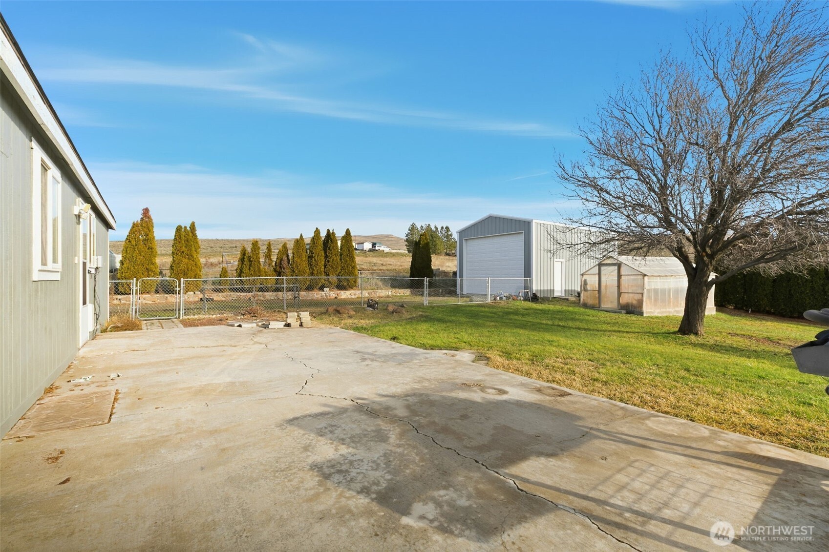 401 Clemans View Road Selah, WA 98942 - Photo 5 of 28 a view of a city from a house