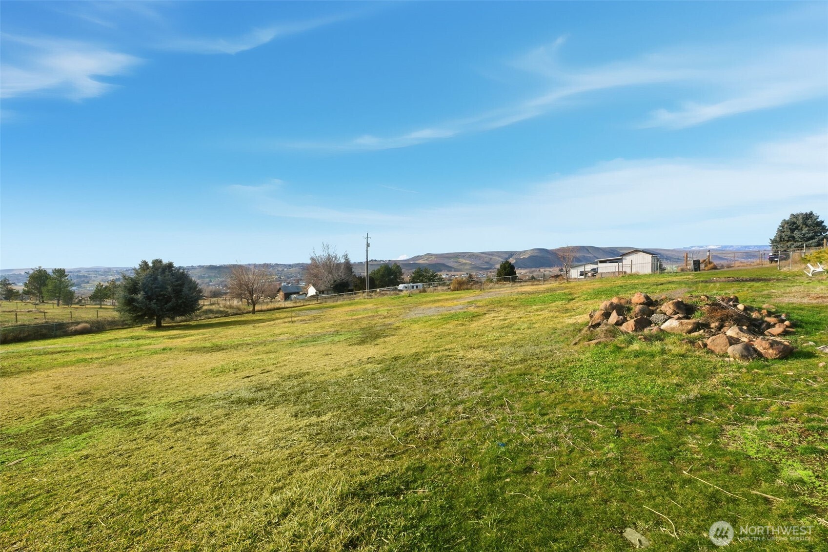 401 Clemans View Road Selah, WA 98942 - Photo 9 of 28 a view of an ocean