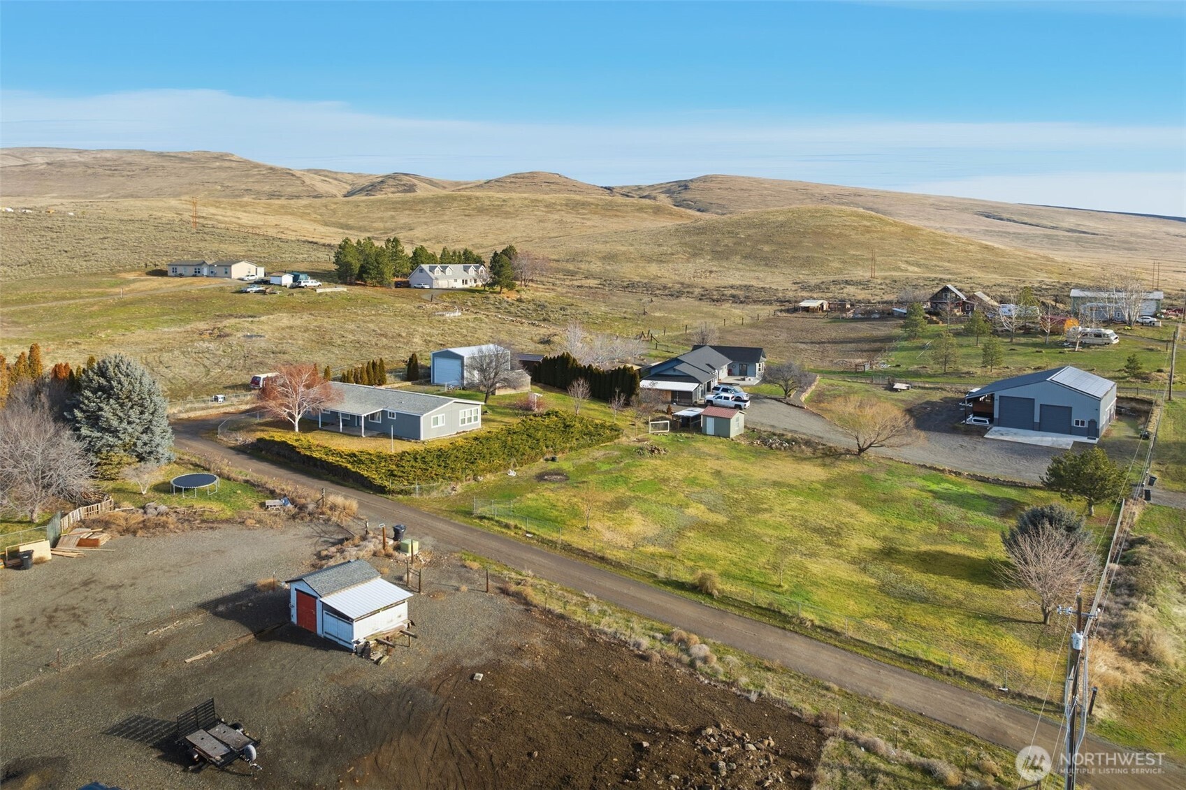 401 Clemans View Road Selah, WA 98942 - Photo 10 of 28 a view of an ocean and beach