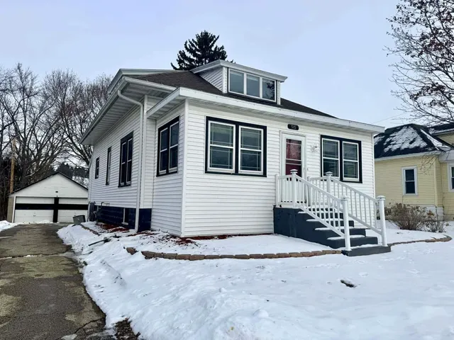 $189,900 | 515 West Florence Street, Cambria, WI 53923