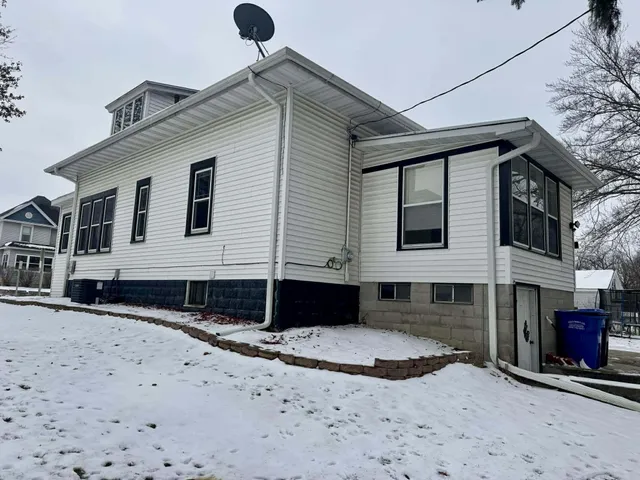 $189,900 | 515 West Florence Street, Cambria, WI 53923