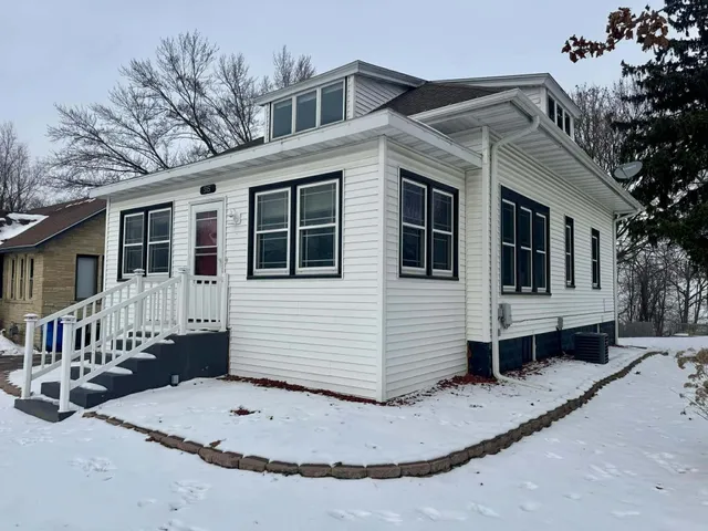 $189,900 | 515 West Florence Street, Cambria, WI 53923