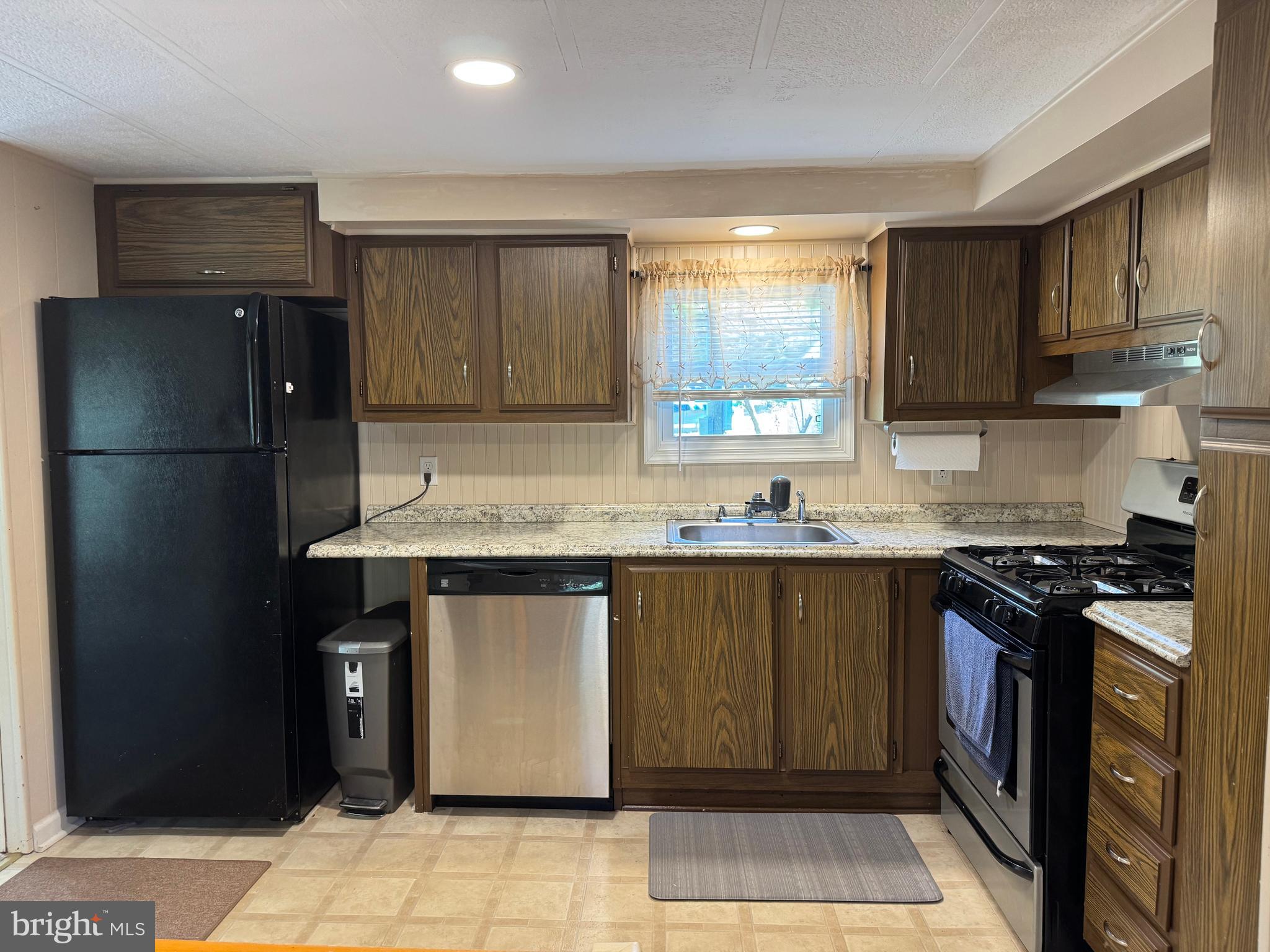 1433 Hoppa Road Crownsville, MD 21032 - Photo 2 of 23 Kitchen