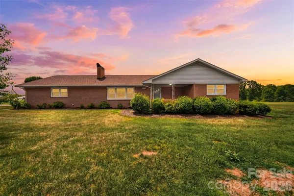 $389,900 | 8604 Old N C Highway 10, Hickory, NC 28602