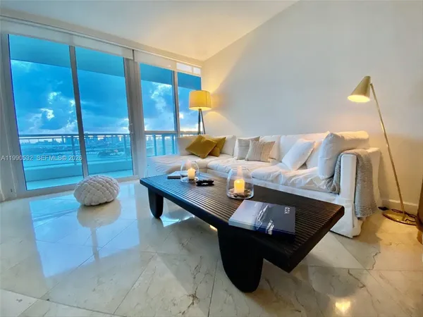 $9,000 | 540 West Avenue, Unit 2011, Miami Beach, FL 33139