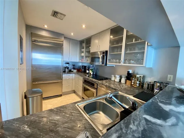 $9,000 | 540 West Avenue, Unit 2011, Miami Beach, FL 33139