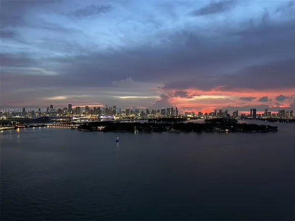 $9,000 | 540 West Avenue, Unit 2011, Miami Beach, FL 33139