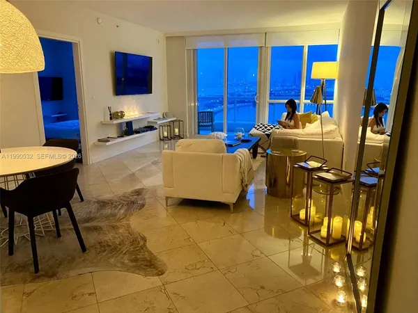 $9,000 | 540 West Avenue, Unit 2011, Miami Beach, FL 33139