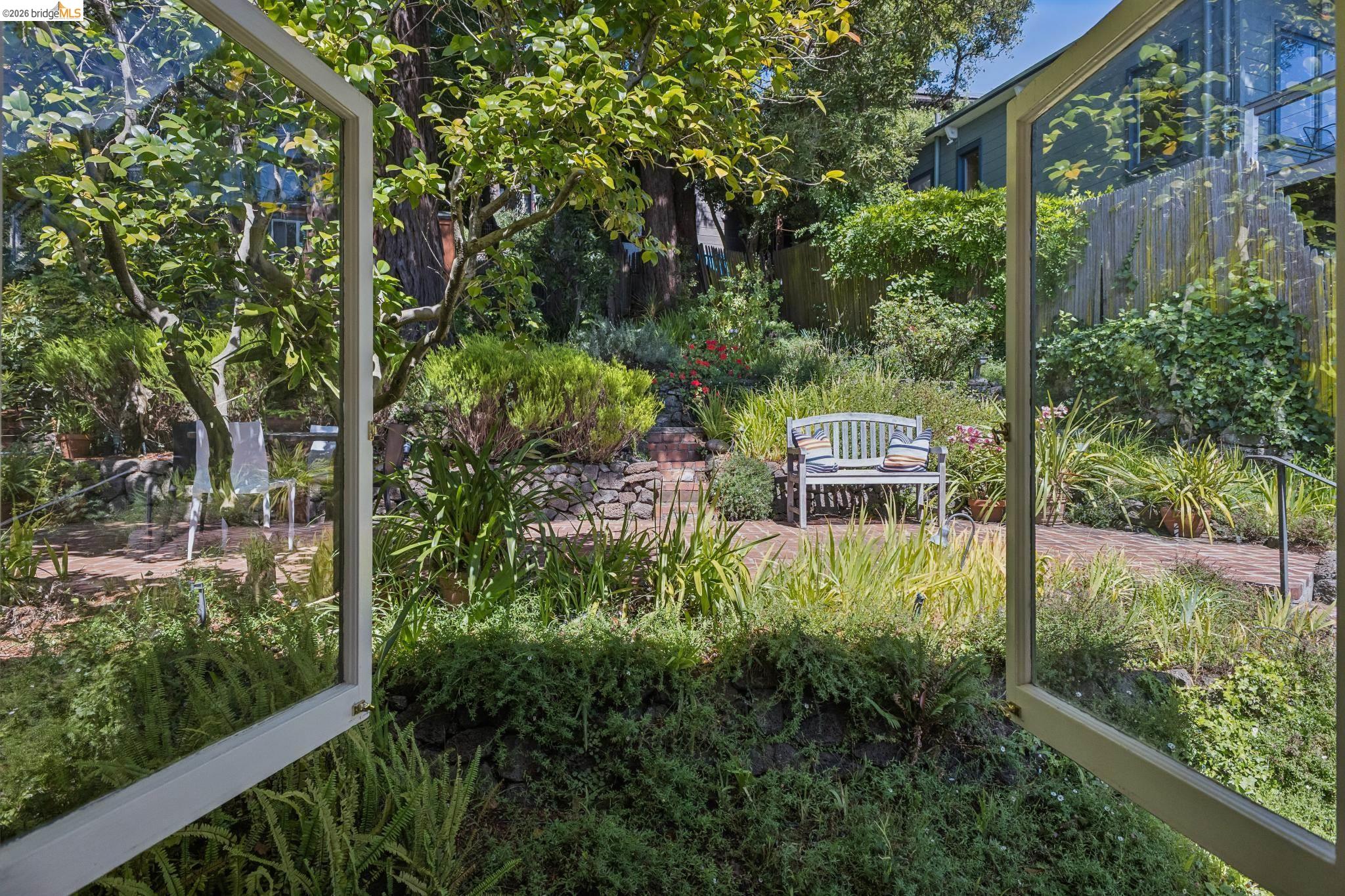8 Mosswood Road Berkeley, CA 94704 - Photo 27 of 50