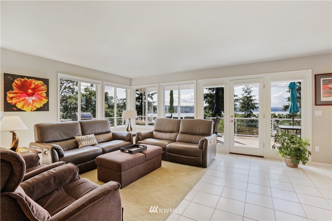 1325 North 24th Street Renton, WA 98056 - Photo 19 of 40 a living room with furniture and a flat screen tv