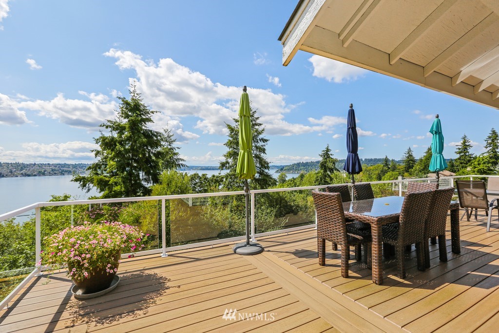 1325 North 24th Street Renton, WA 98056 - Photo 5 of 40 a view of a terrace with furniture