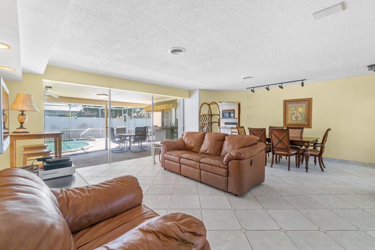 900 Southwest 4th Street Boca Raton, FL 33486 - Photo 3 of 10 006-900Southwest4thStreet-BocaRaton-FL-3