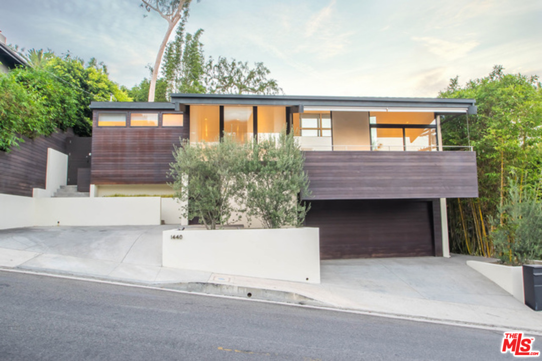 1440 North Kings Road Los Angeles, CA 90069 - Photo 2 of 37 front view of a house with a street