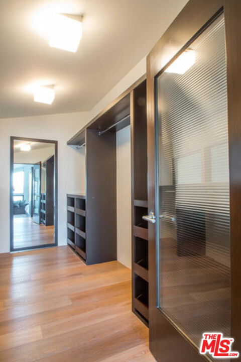 1440 North Kings Road Los Angeles, CA 90069 - Photo 15 of 37 a empty room with wooden floor and way to kitchen