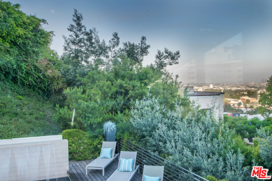 1440 North Kings Road Los Angeles, CA 90069 - Photo 19 of 37 a view of a house with a yard and sitting area