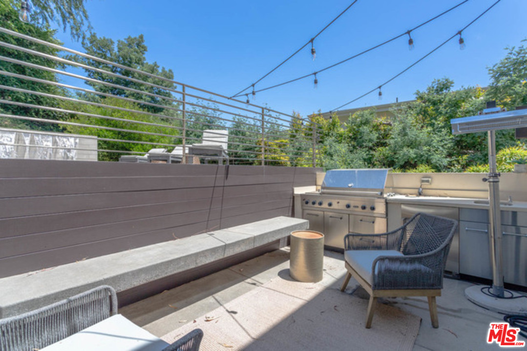 1440 North Kings Road Los Angeles, CA 90069 - Photo 29 of 37 a view of a chairs and table in the patio