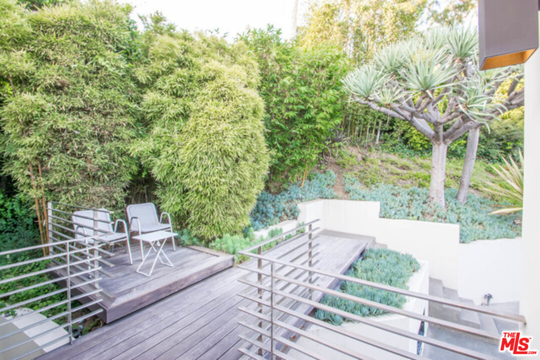 1440 North Kings Road Los Angeles, CA 90069 - Photo 34 of 37 a view of a patio with table and chairs and potted plants