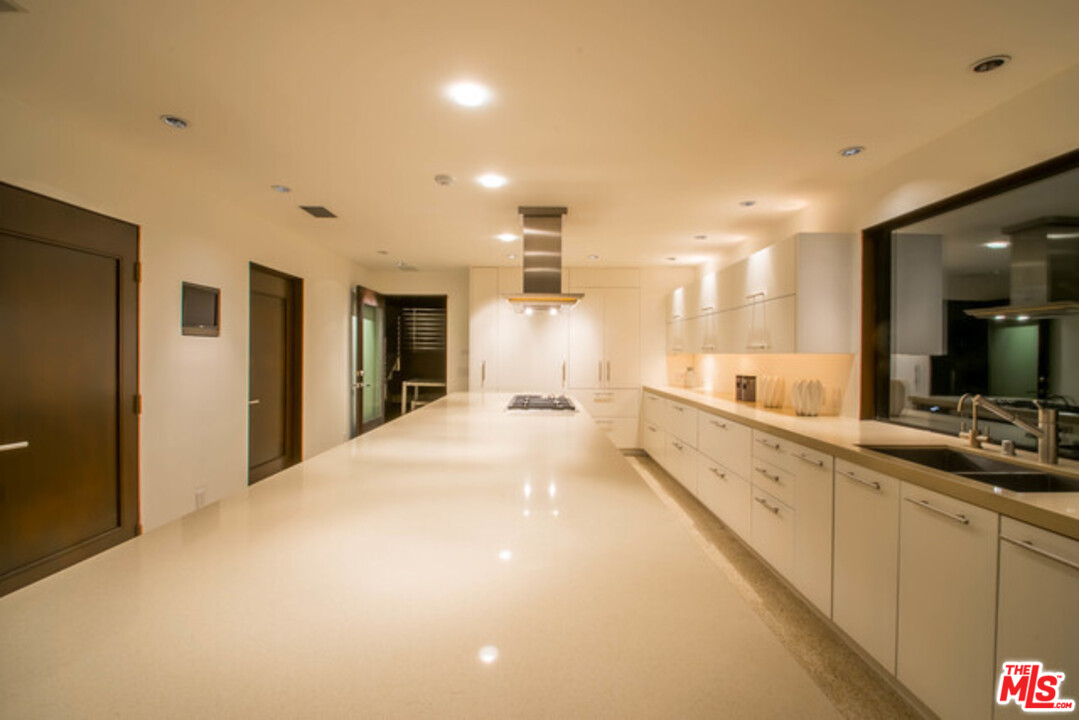 1440 North Kings Road Los Angeles, CA 90069 - Photo 35 of 37 a large white kitchen with a large window