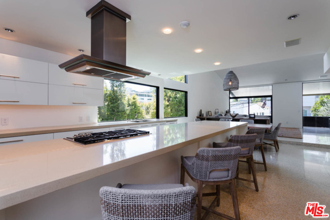 1440 North Kings Road Los Angeles, CA 90069 - Photo 10 of 37