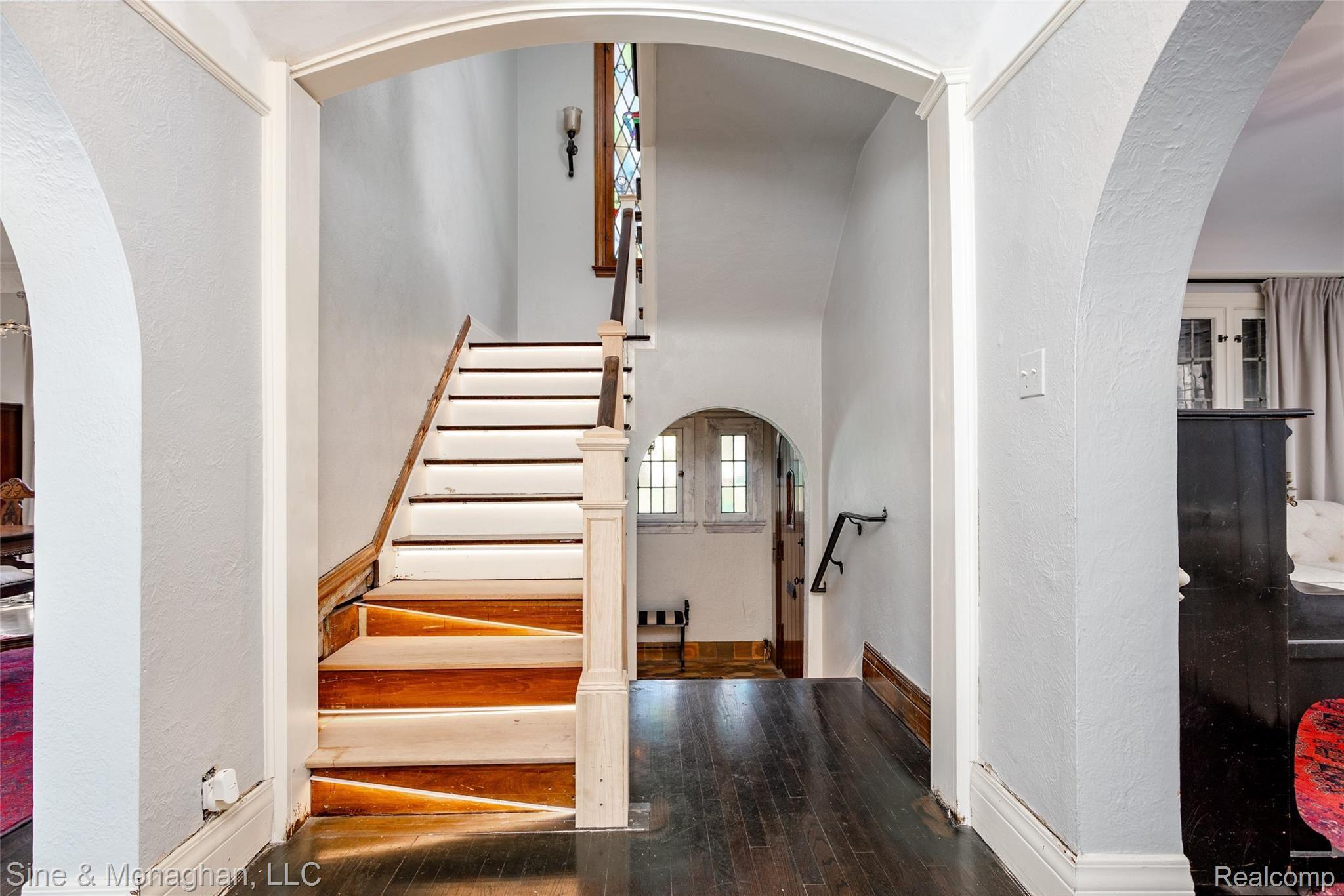 776 Trombley Road Grosse Pointe, MI 48230 - Photo 3 of 78 776 Trombley L018.jpg