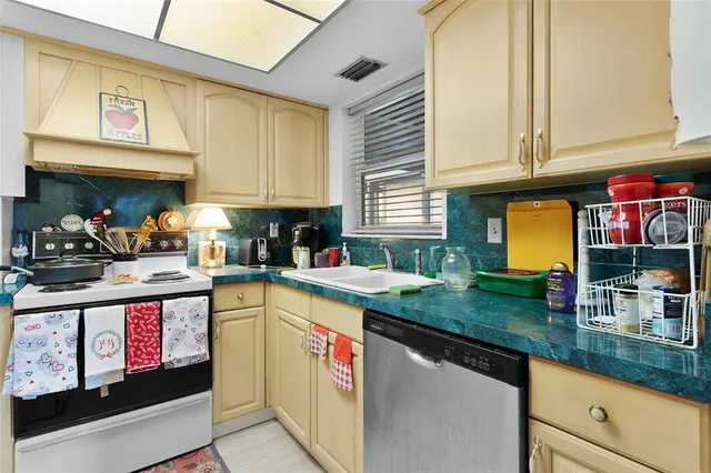 $107,000 | 15104 Sandalwood Drive, Unit 104, Wildwood, FL 34785