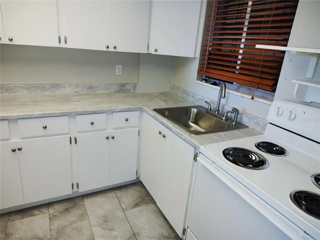 $1,300 | 4109 Lake Bayshore Drive, Unit 407, Bradenton, FL 34205