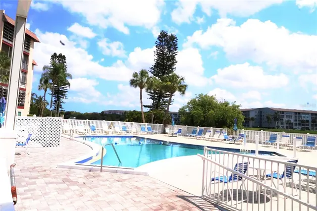 $1,300 | 4109 Lake Bayshore Drive, Unit 407, Bradenton, FL 34205