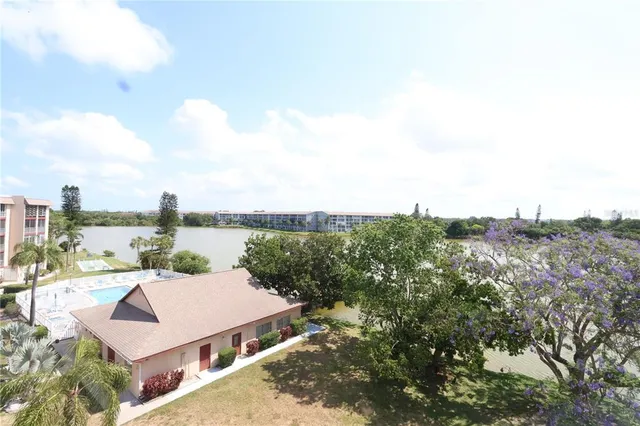 $1,300 | 4109 Lake Bayshore Drive, Unit 407, Bradenton, FL 34205